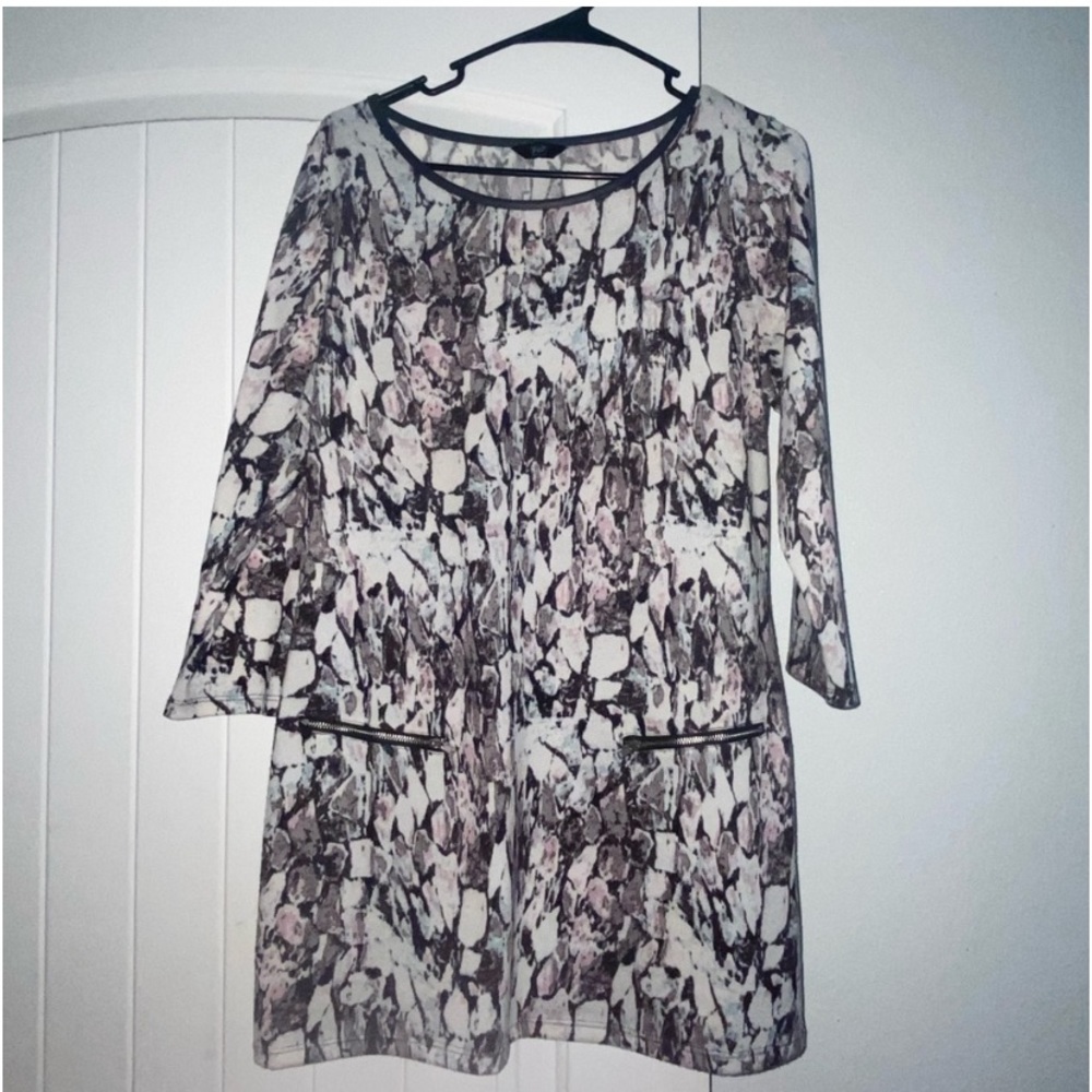 Bundle 2 tunics, 1 dress as shown. All size small.